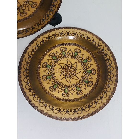 2 Vtg Spoldzielnia Rzemieslnicza Hand Carved Wooden Hanging Plates 8.5" Poland - Picture 5 of 11